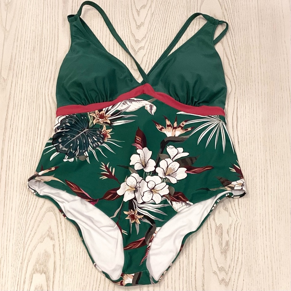 Cupshe 4X Green Floral One-Piece Swimsuit Women’s Bathing Suit Built In Cups